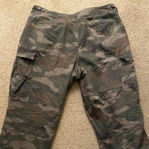American Eagle camo cargo pants